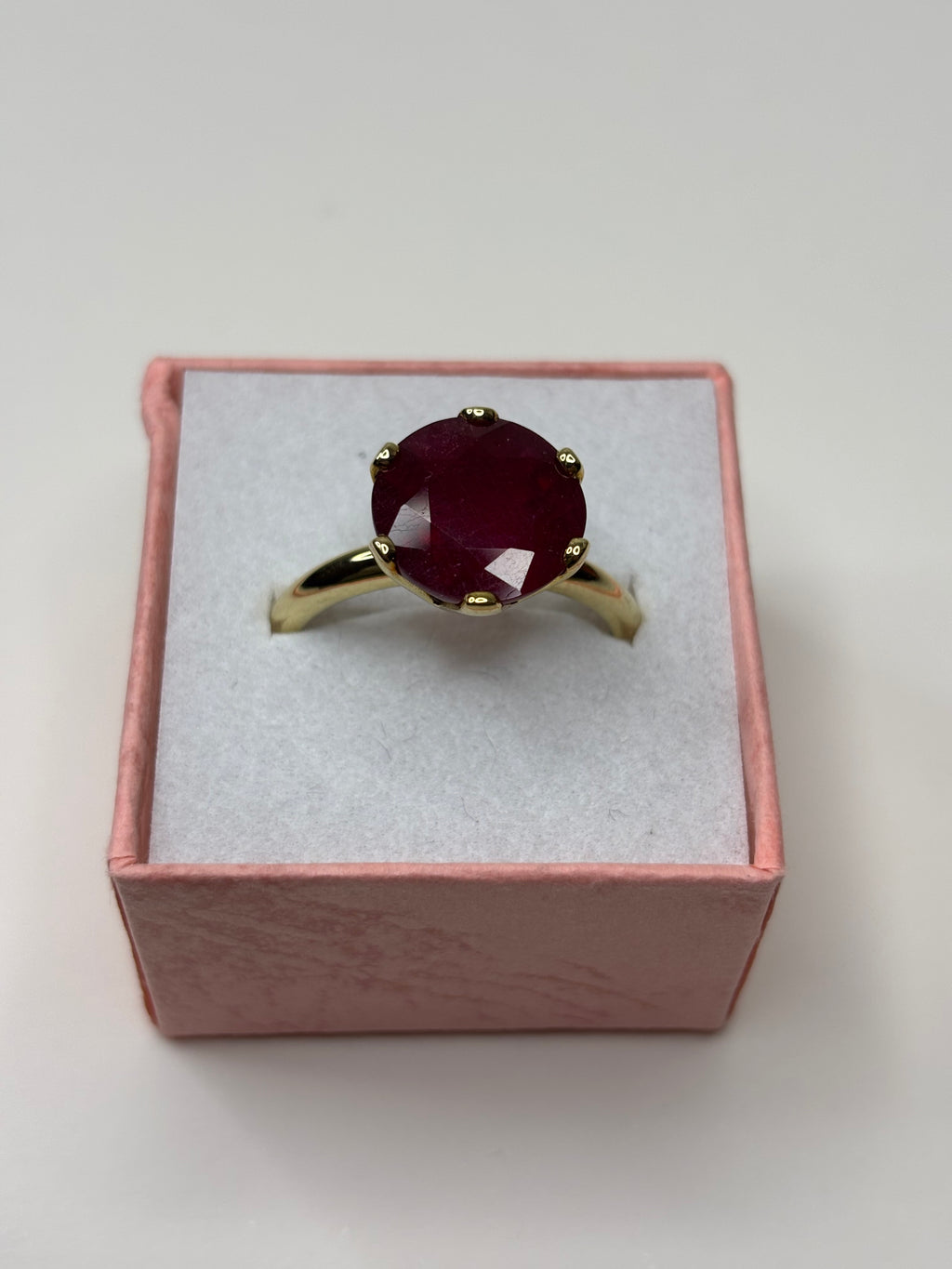 9ct Gold Natural Ruby Ring 4.38g Great Condition