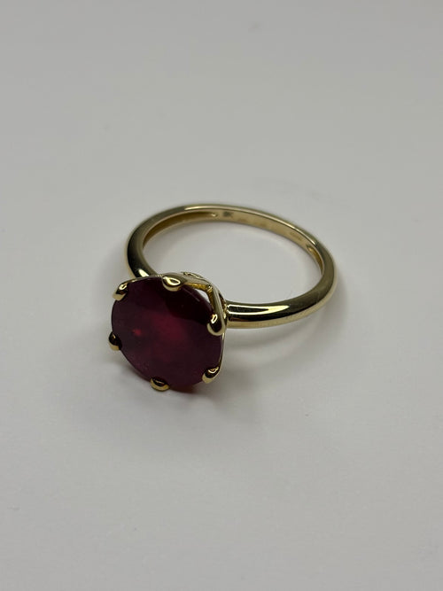 9ct Gold Natural Ruby Ring 4.38g Great Condition