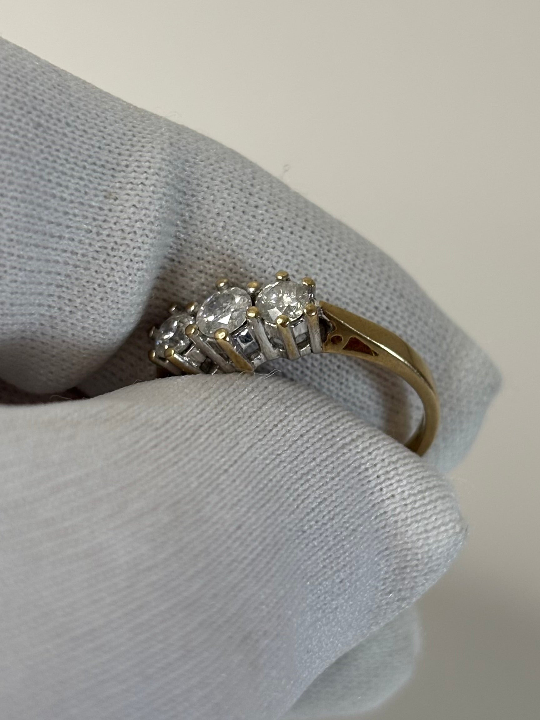 9ct Gold 0.50ct Diamond Three Stone Ring Size K 1.9g Great Condition