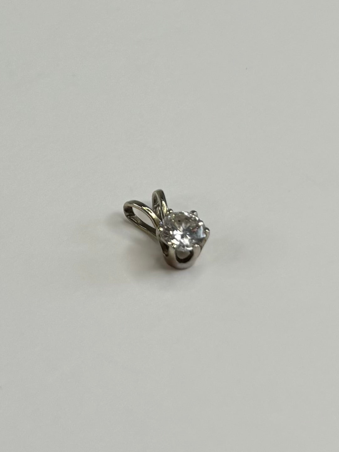 Vintage 14ct Gold 0.25ct Diamond Pendant 0.4g Great Condition