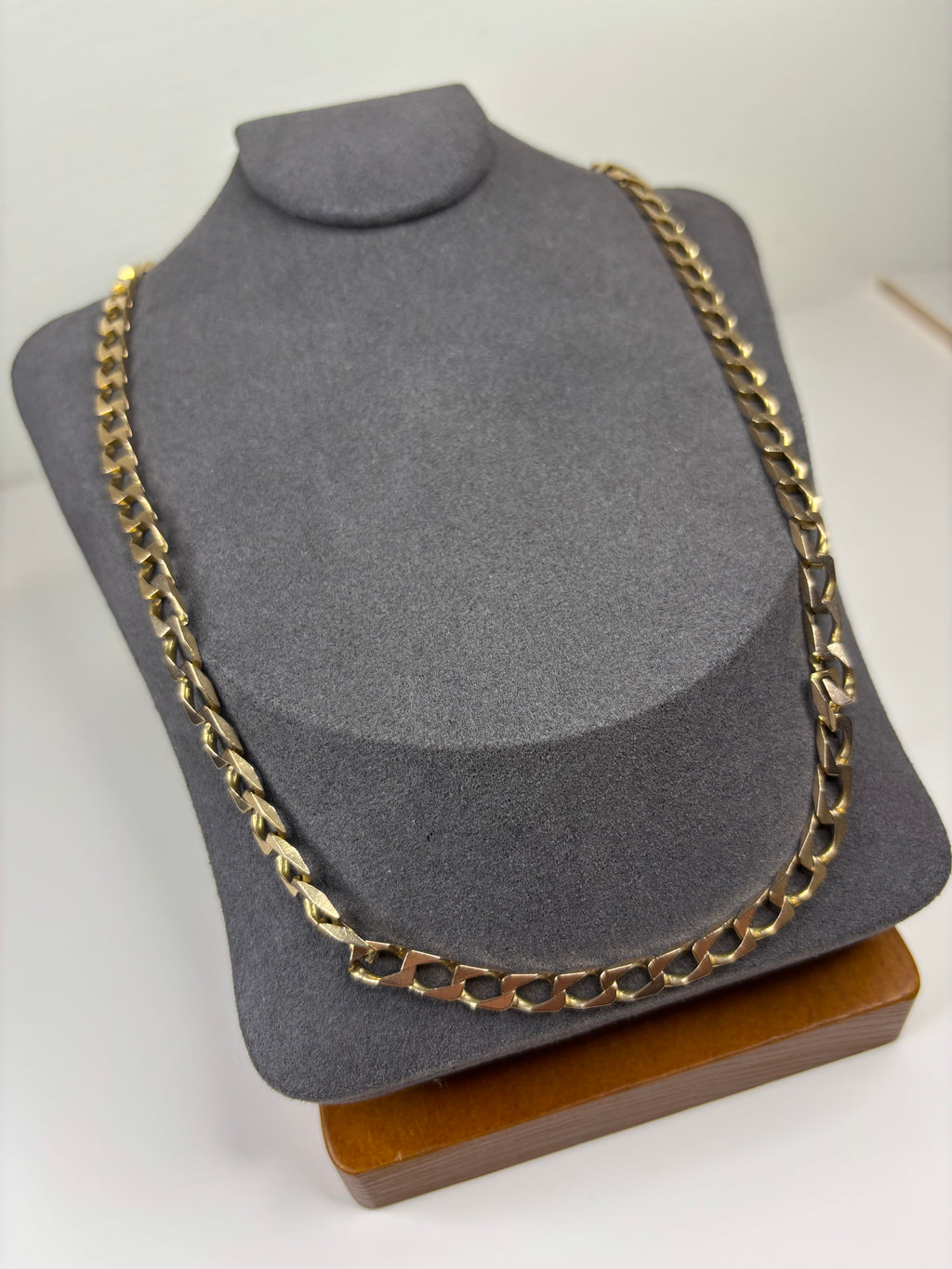 9ct Yellow Gold Curb Chain Great Condition 22.3g 19”