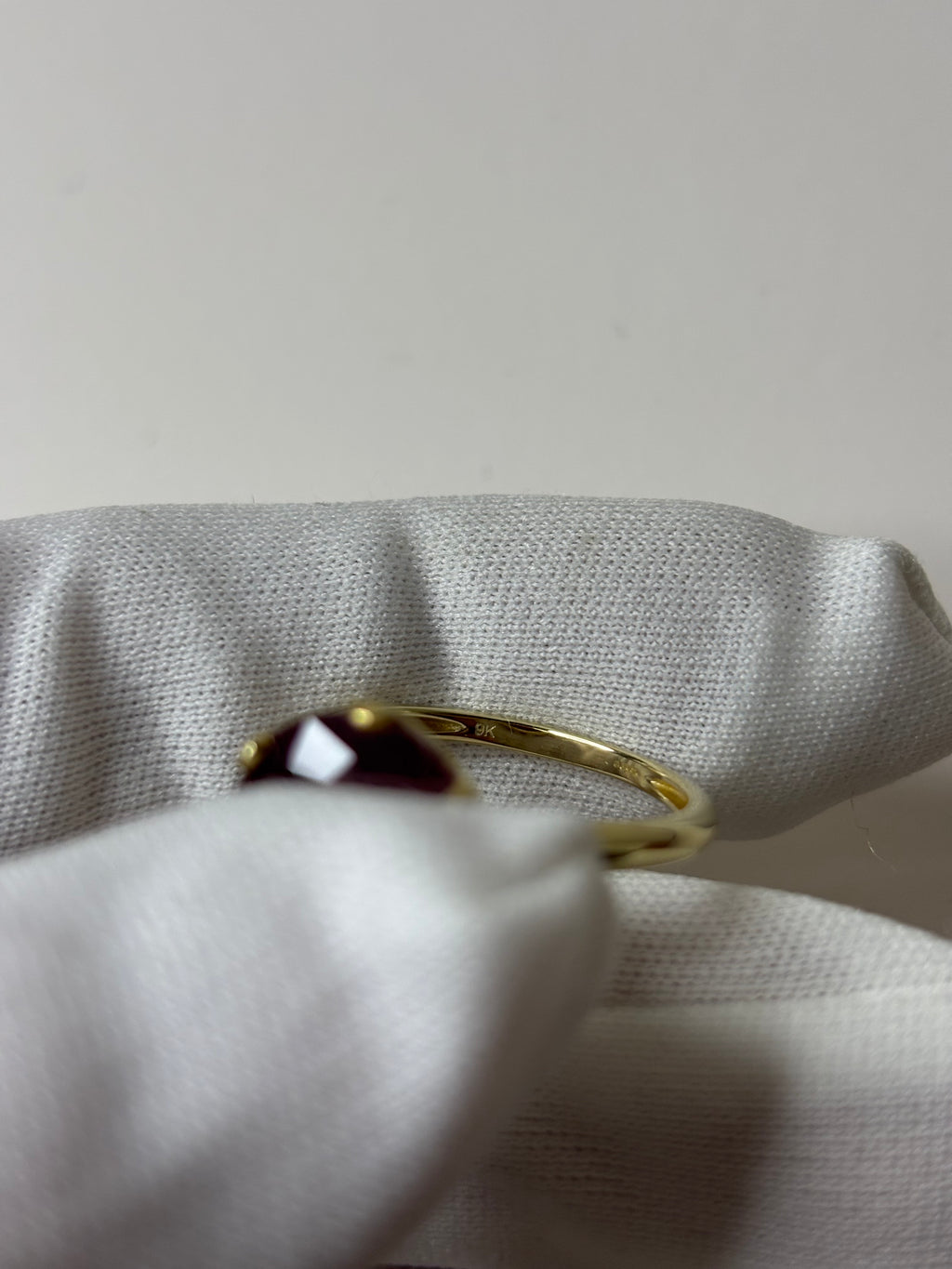 9ct Gold Natural Ruby Ring 4.38g Great Condition