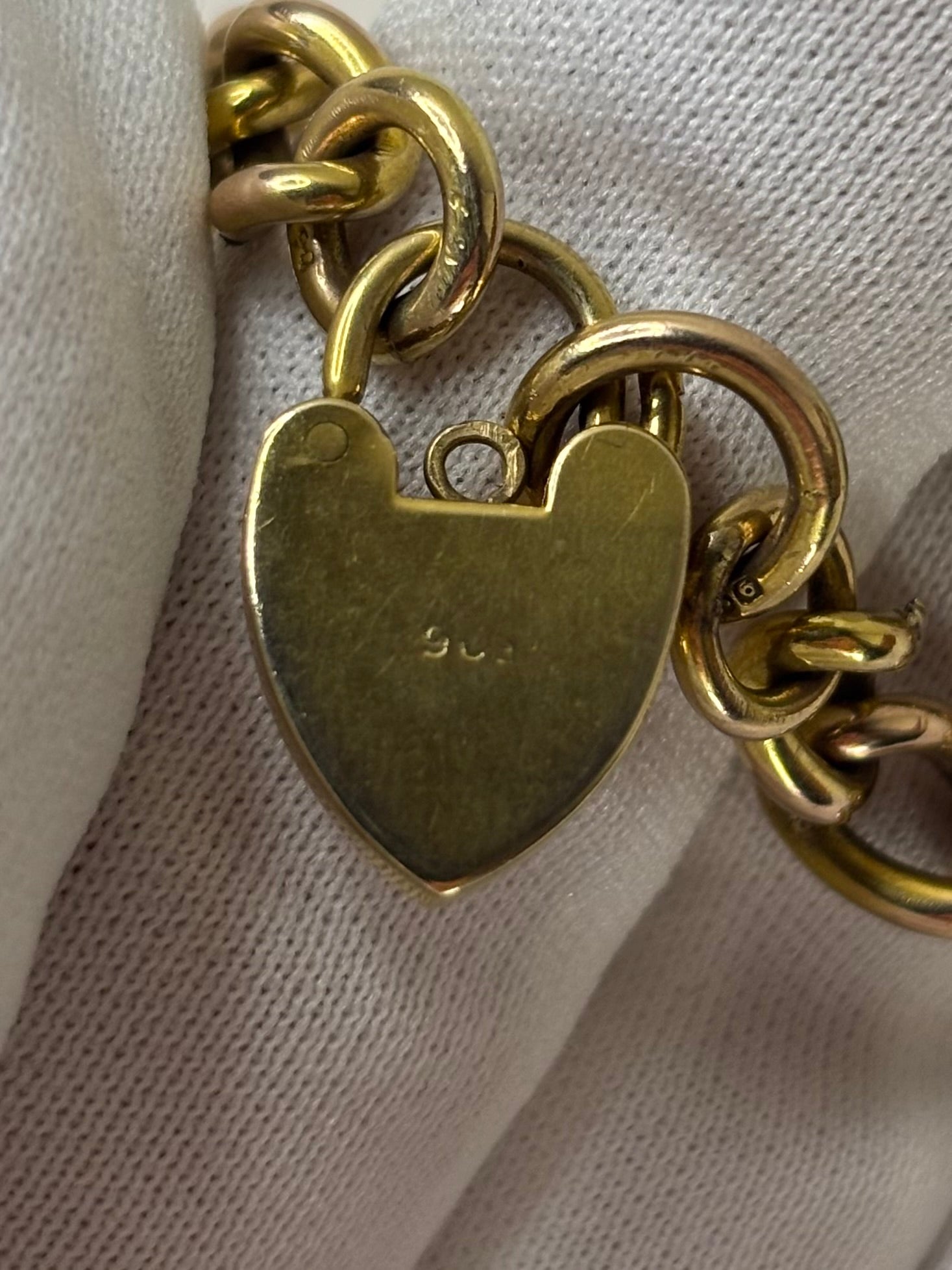 9ct Yellow Gold Padlock Bracelet Good Condition Hallmarked 18.8g 7”