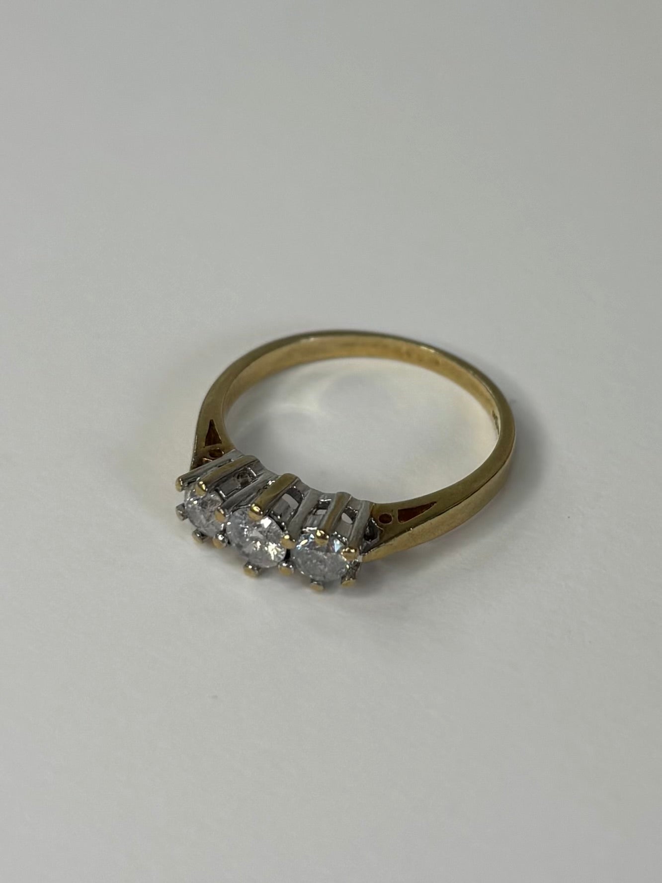 9ct Gold 0.50ct Diamond Three Stone Ring Size K 1.9g Great Condition