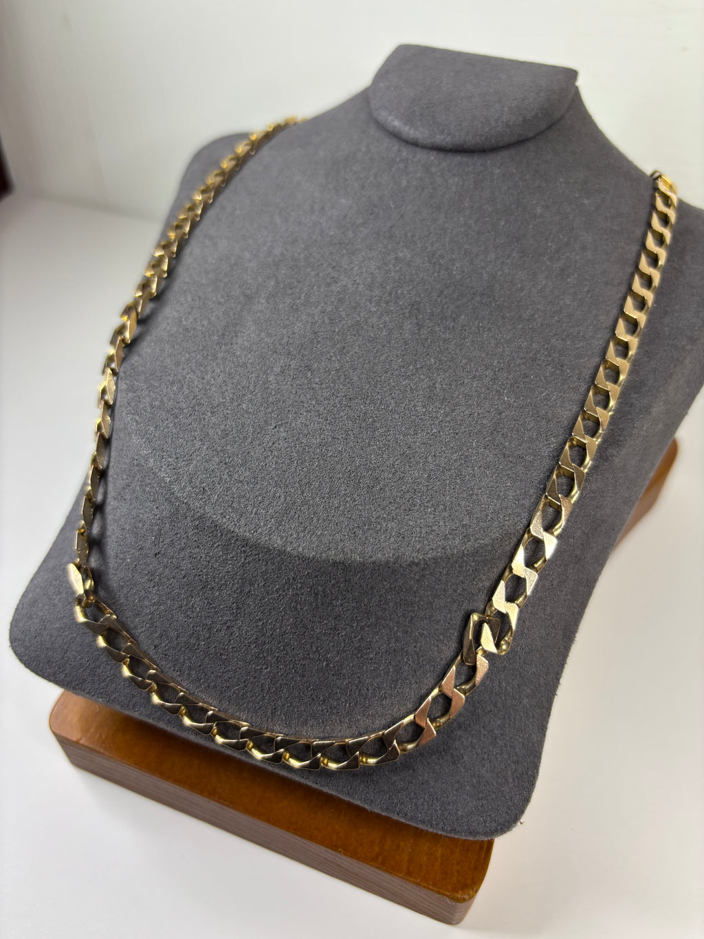 9ct Yellow Gold Curb Chain Great Condition 22.3g 19”