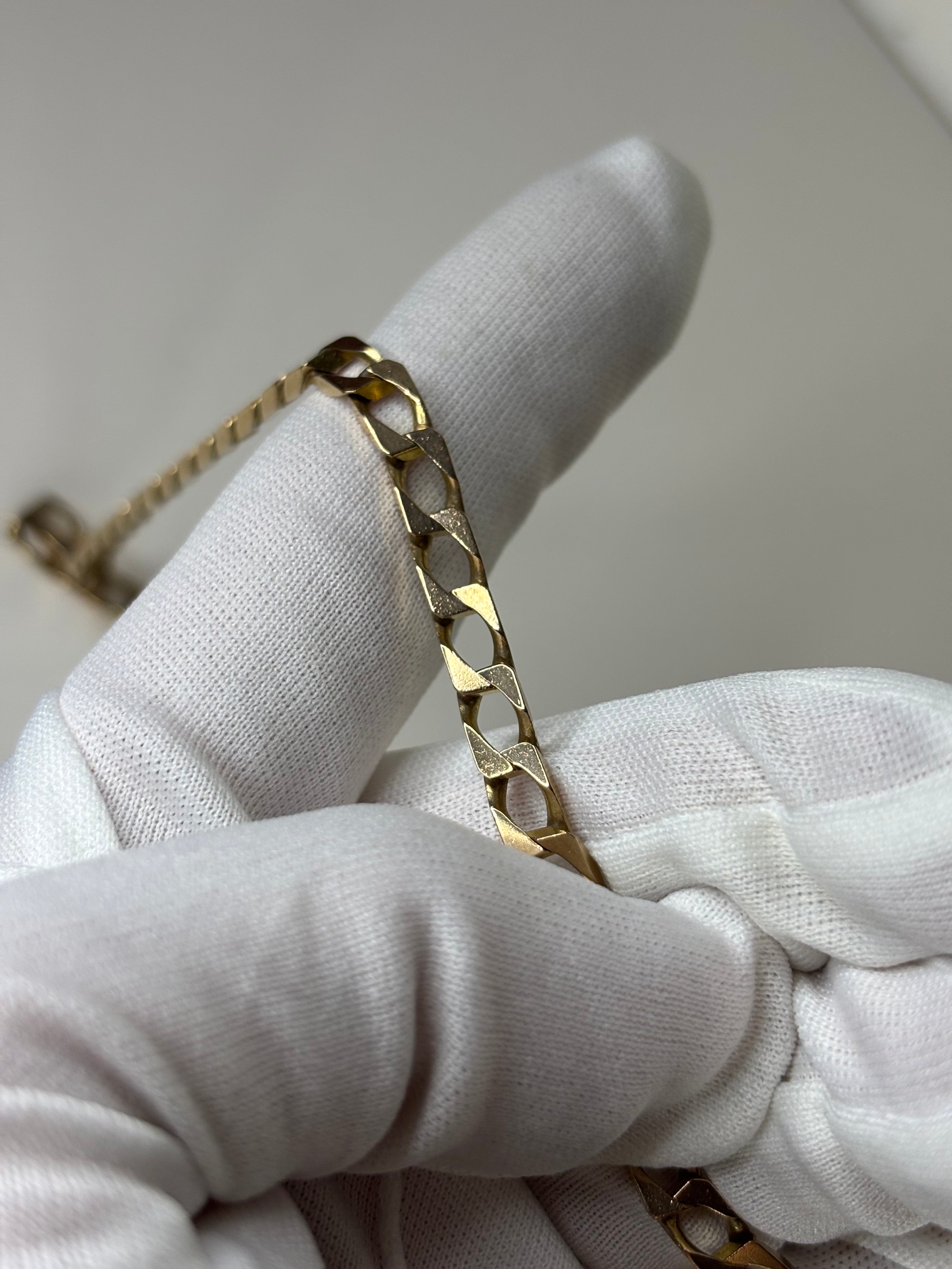 9ct Yellow Gold Curb Chain Great Condition 22.3g 19”