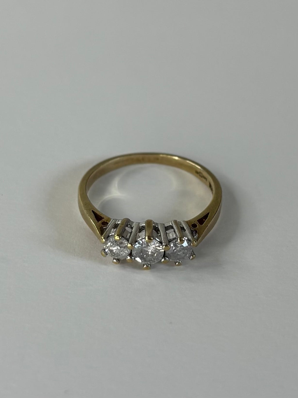 9ct Gold 0.50ct Diamond Three Stone Ring Size K 1.9g Great Condition