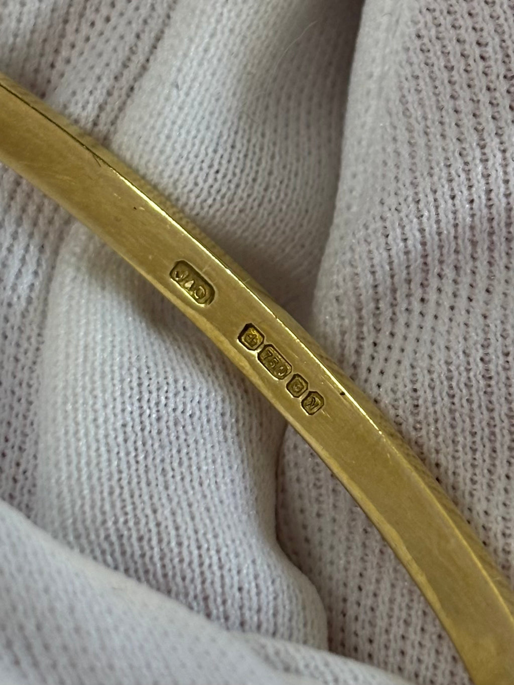 18ct Gold Emerald Bangle Bracelet 17g Good Condition