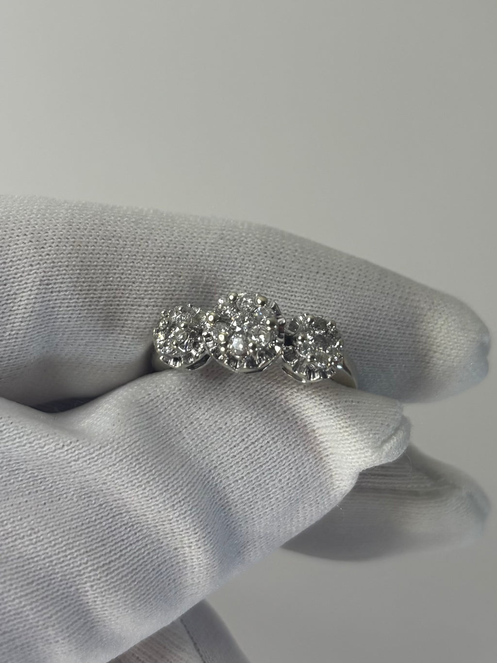 14ct White Gold 1ct Diamond Triple Cluster Ring 4.6g Size P Great Condition