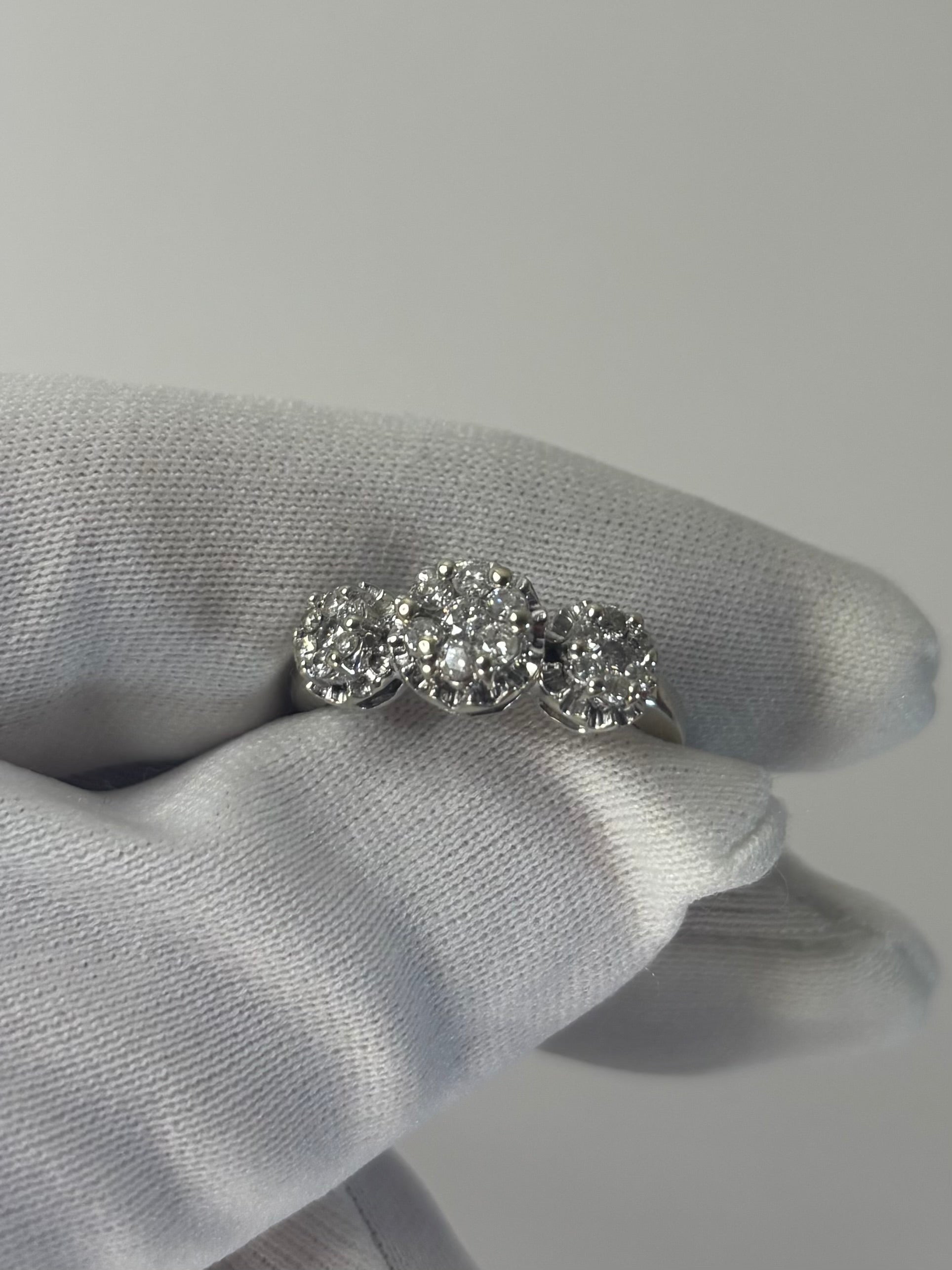 14ct White Gold 1ct Diamond Triple Cluster Ring 4.6g Size P Great Condition