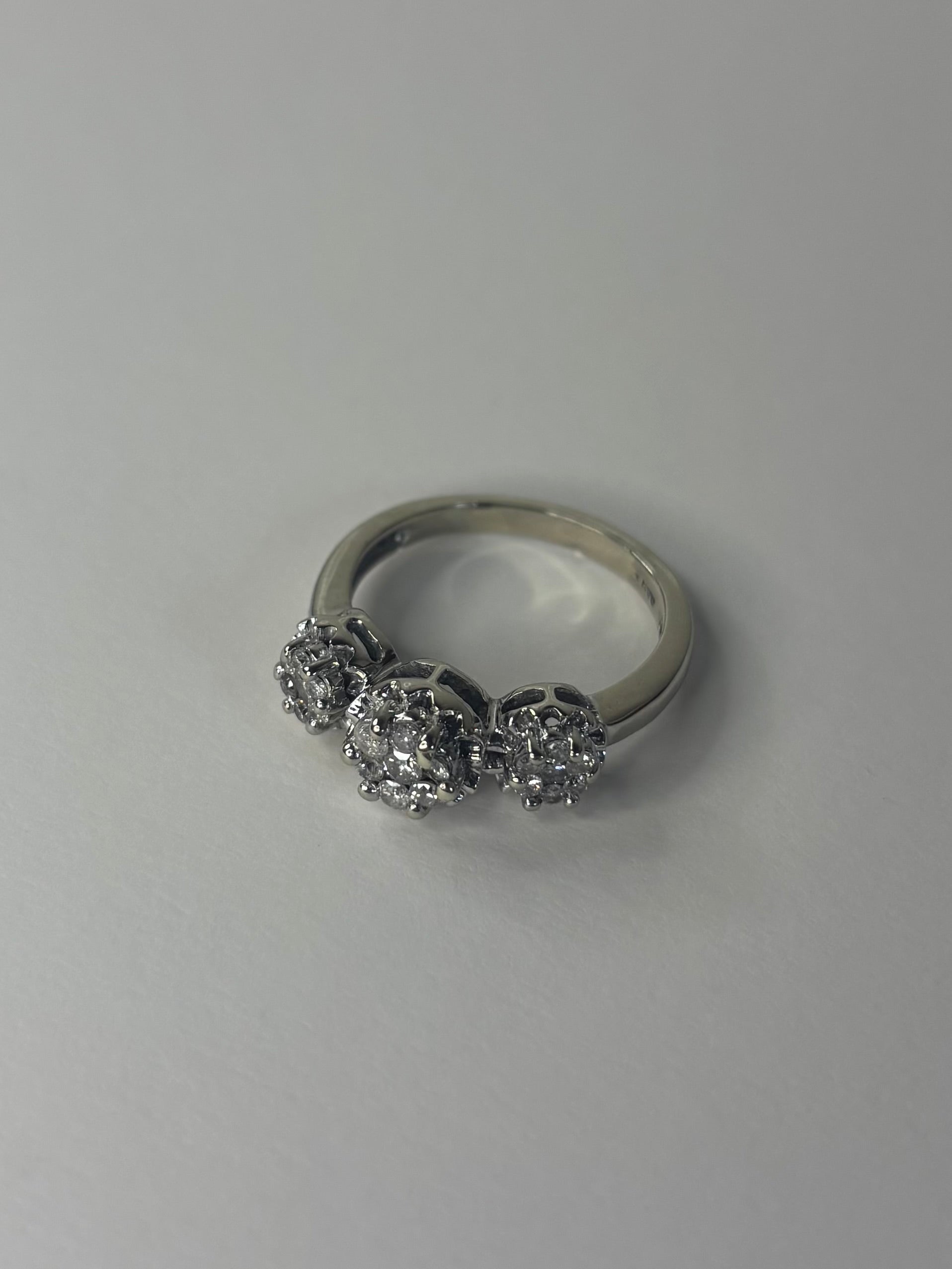 14ct White Gold 1ct Diamond Triple Cluster Ring 4.6g Size P Great Condition