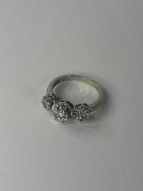 14ct White Gold 1ct Diamond Triple Cluster Ring 4.6g Size P Great Condition