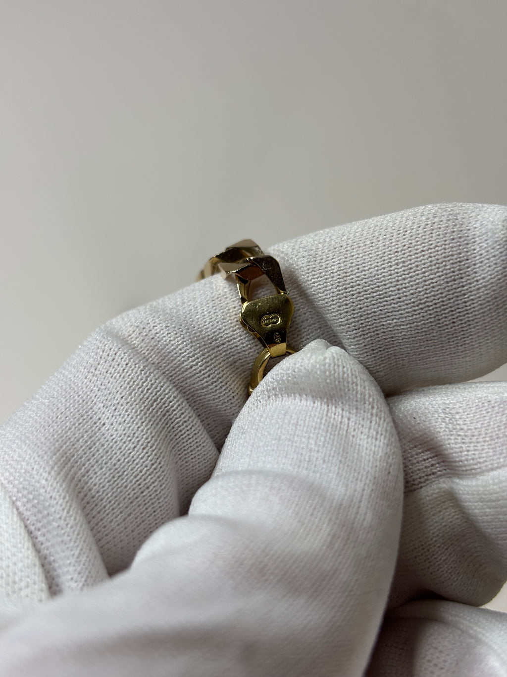 9ct Yellow Gold Curb Chain Great Condition 22.3g 19”