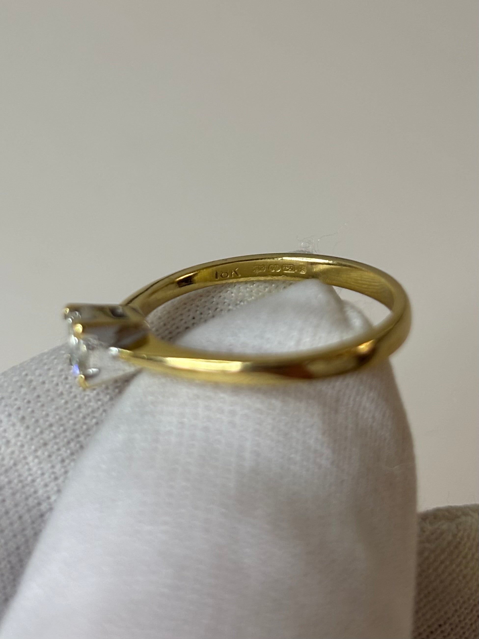 18ct Gold 0.20ct Diamond Solitaire Ring Size M 2.5g Great Condition