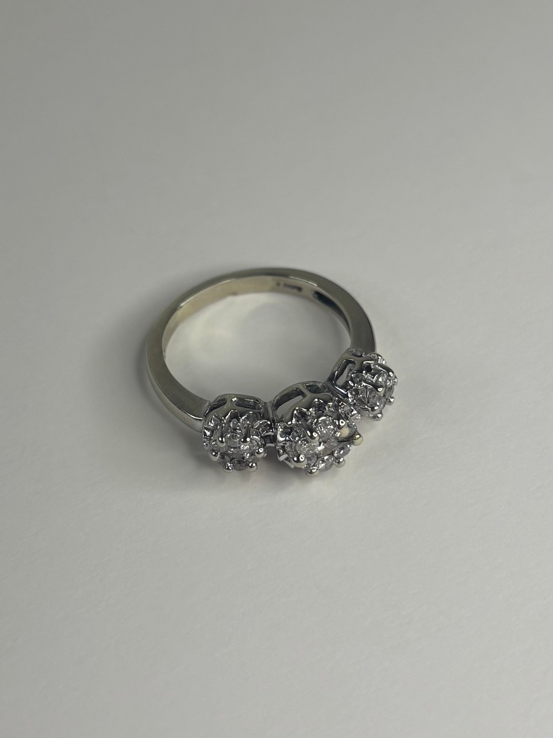 14ct White Gold 1ct Diamond Triple Cluster Ring 4.6g Size P Great Condition