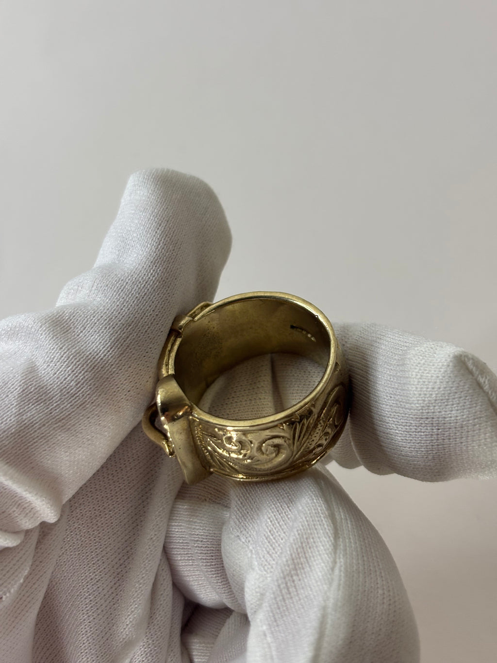 9ct Gold Buckle Ring 28.7g Size X Excellent Condition