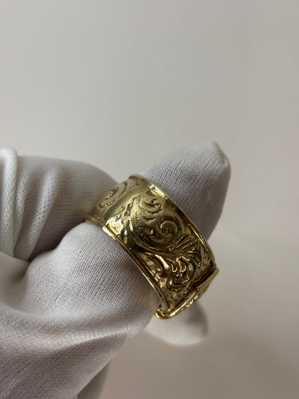 9ct Gold Buckle Ring 28.7g Size X Excellent Condition