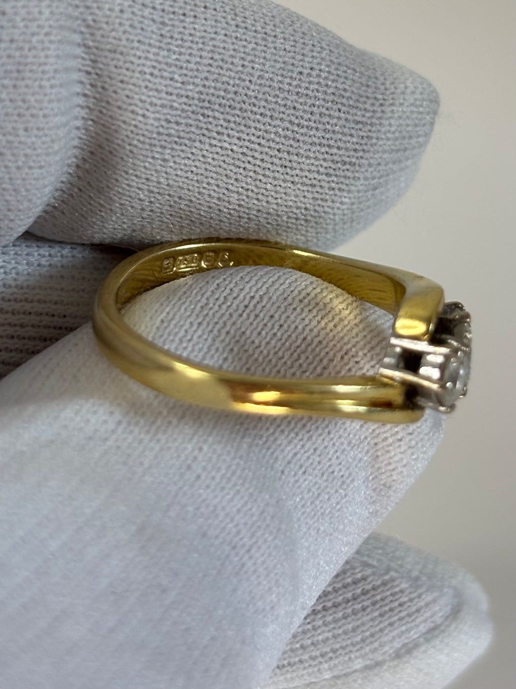 18ct Gold 0.50ct Diamond Three Stone Ring 3.3g Good Condition