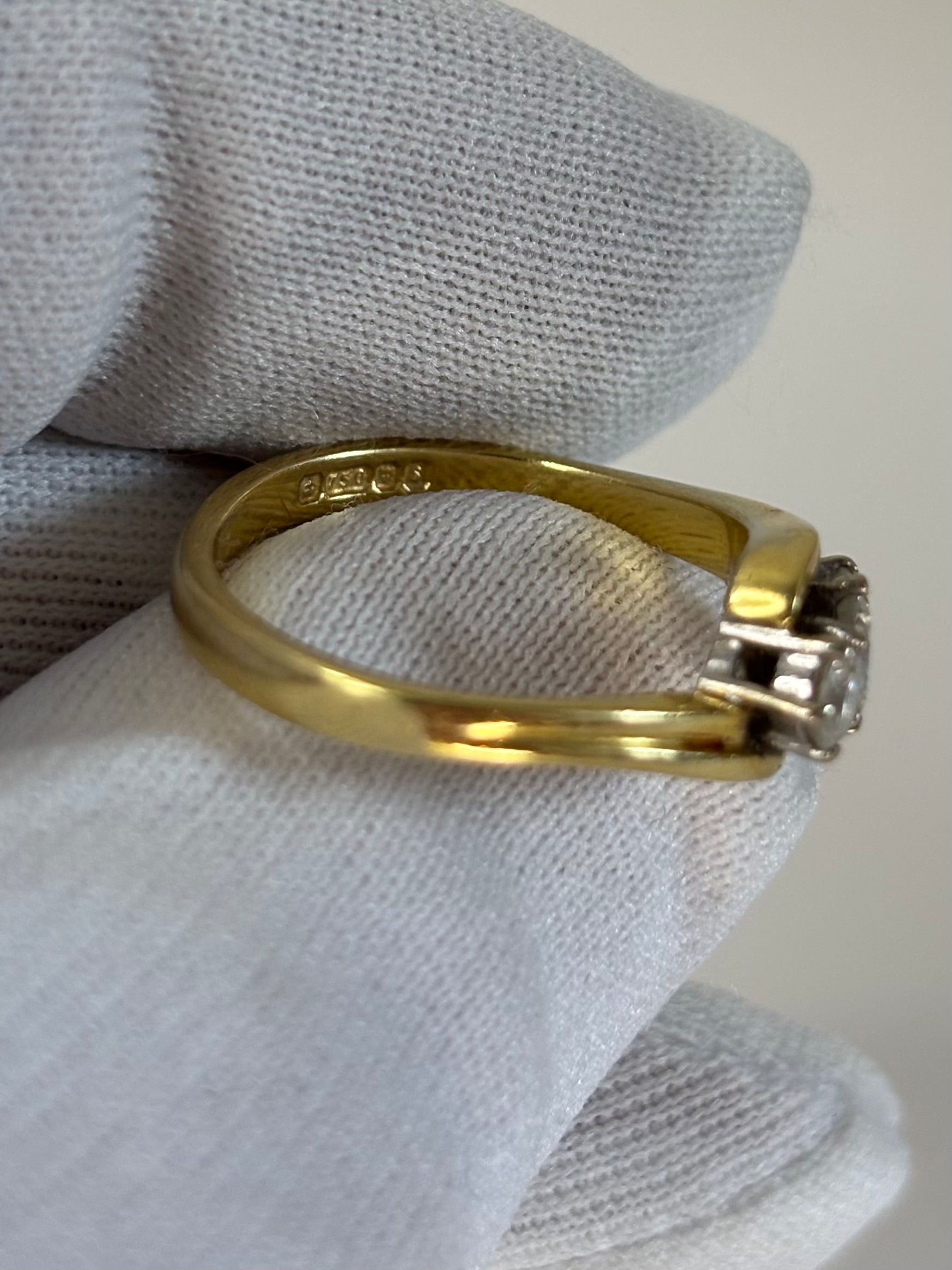 18ct Gold 0.50ct Diamond Three Stone Ring 3.3g Good Condition