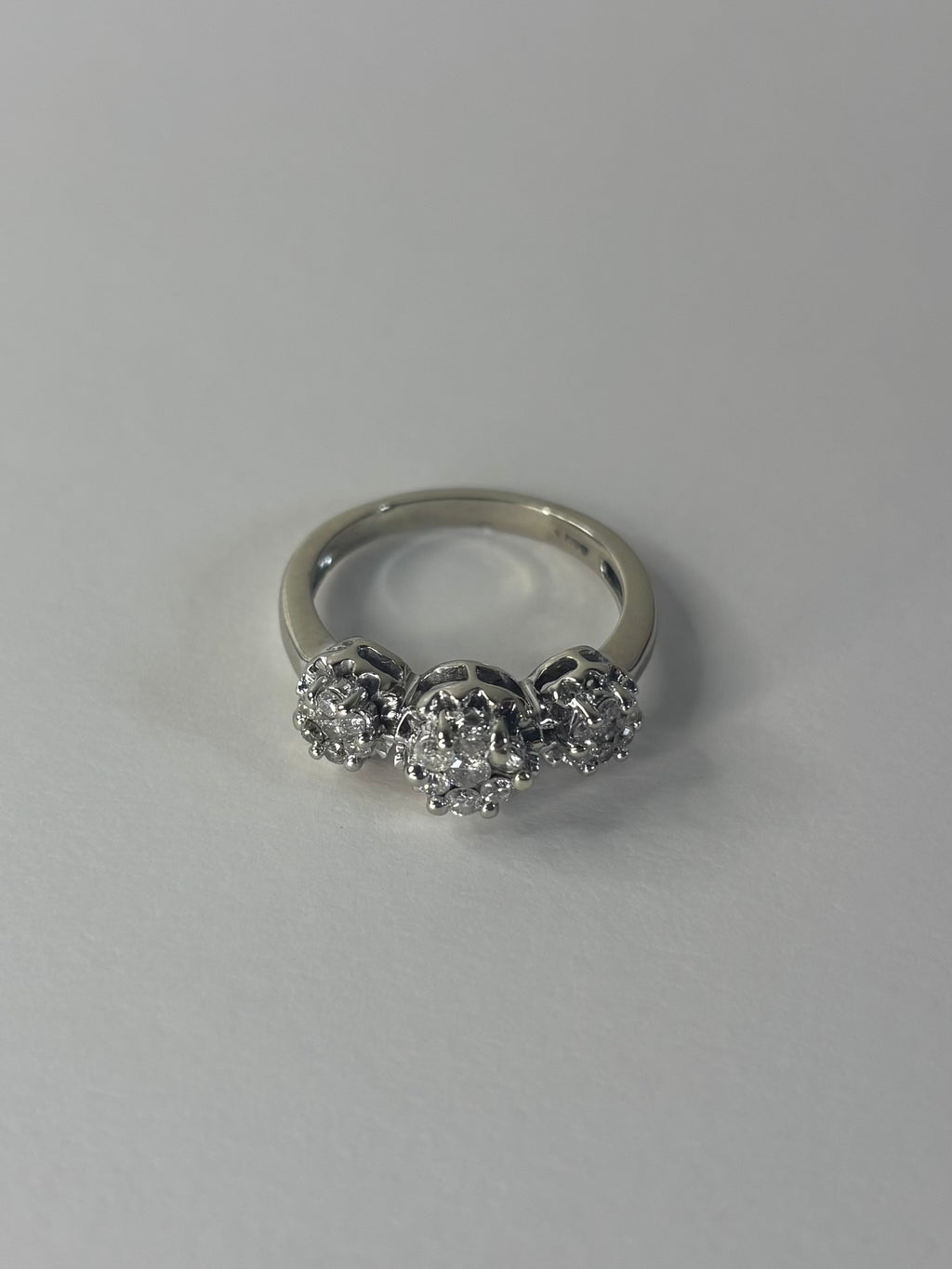 14ct White Gold 1ct Diamond Triple Cluster Ring 4.6g Size P Great Condition