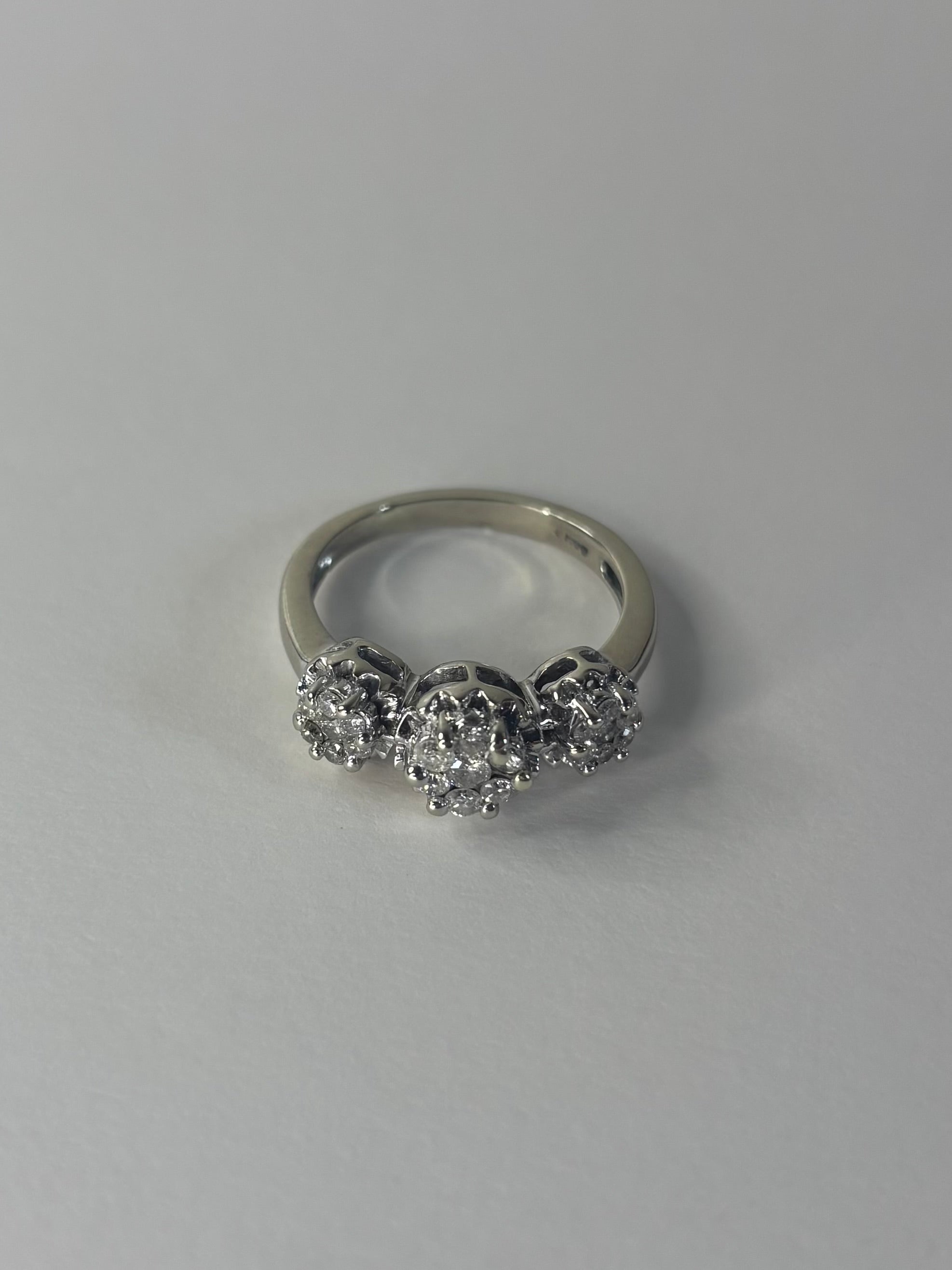 14ct White Gold 1ct Diamond Triple Cluster Ring 4.6g Size P Great Condition