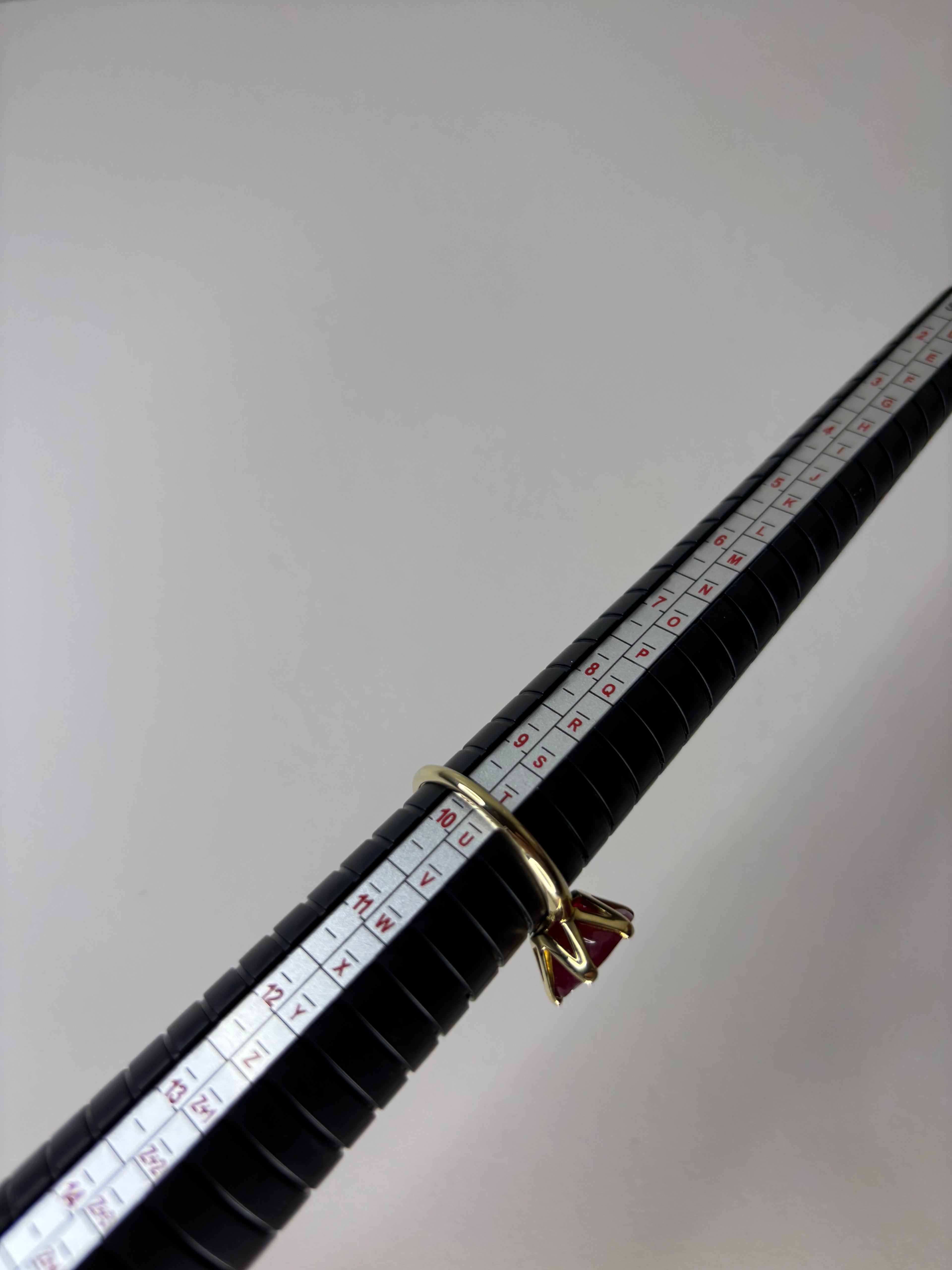 9ct Gold Natural Ruby Ring 4.38g Great Condition