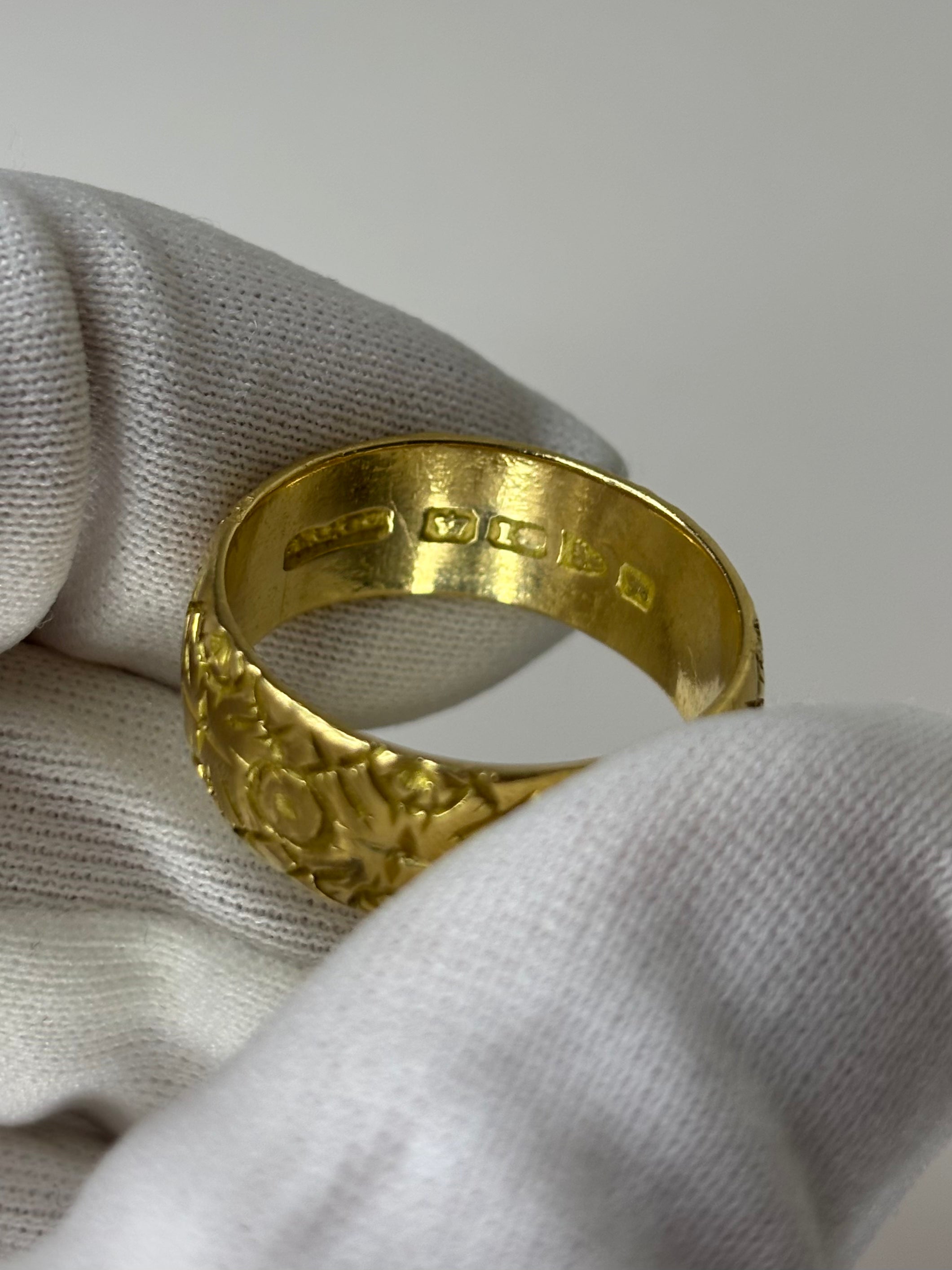 18ct Solid Gold Floral Engraved Wedding Ring Size S 10.1g