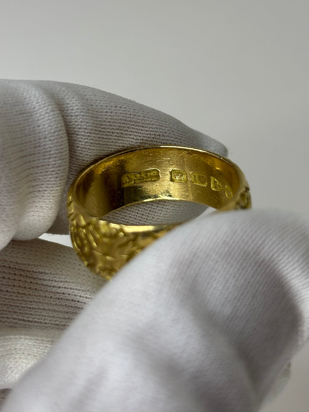 18ct Solid Gold Floral Engraved Wedding Ring Size S 10.1g